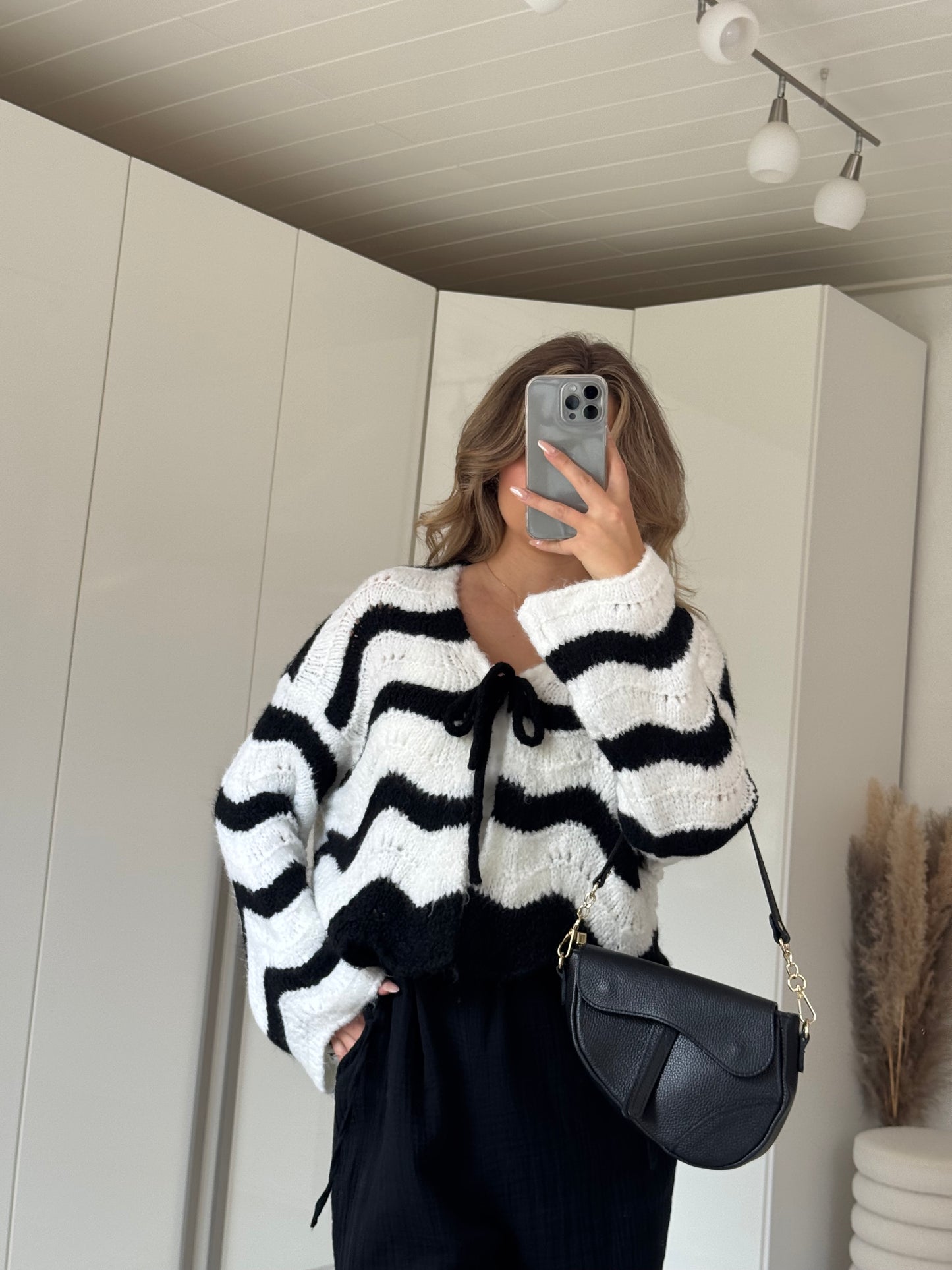 Wave Cardigan weiß-schwarz