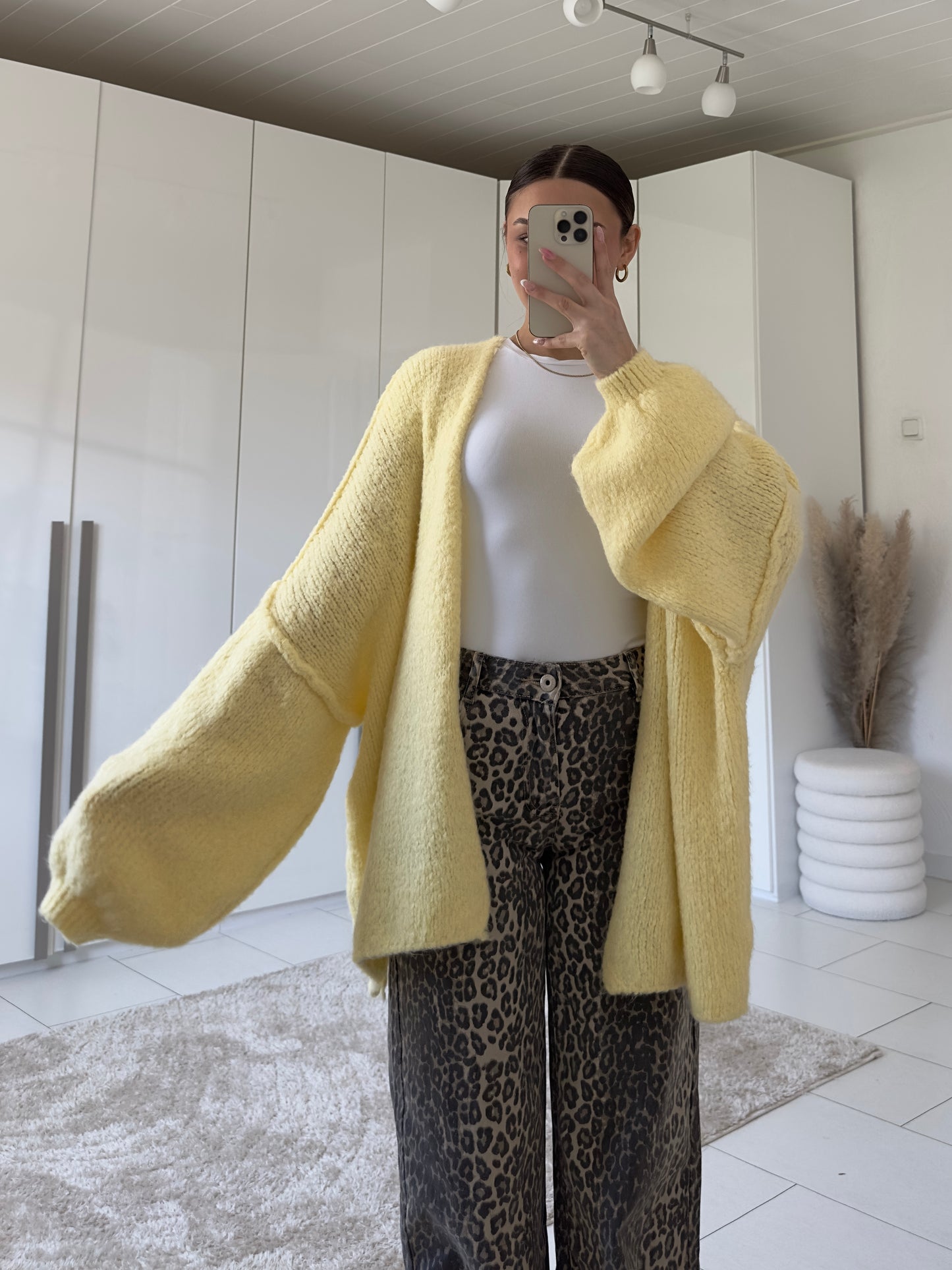 Cozy Simple Strickjacke - Butter yellow
