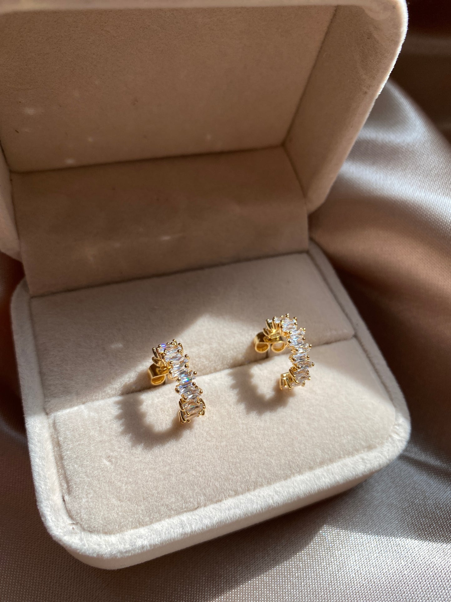 Mini Crystal Hoops white