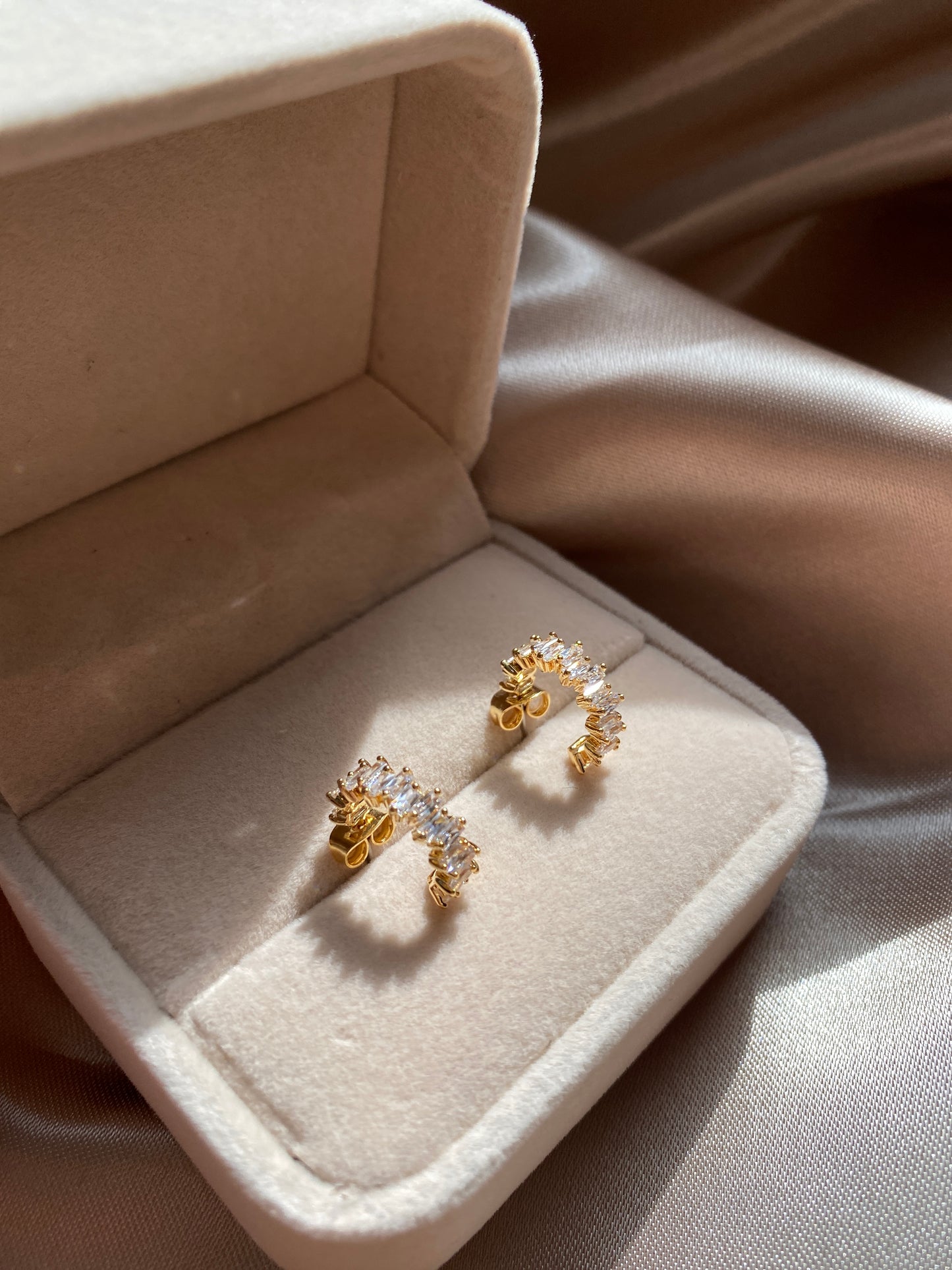 Mini Crystal Hoops white