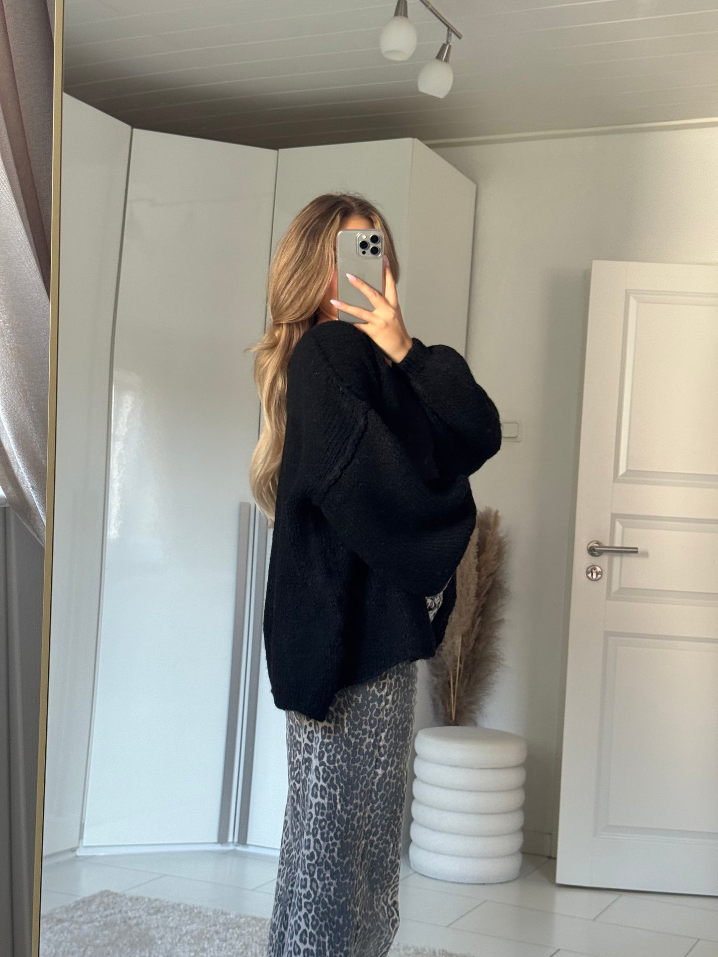 Cozy Simple Strickjacke - Schwarz