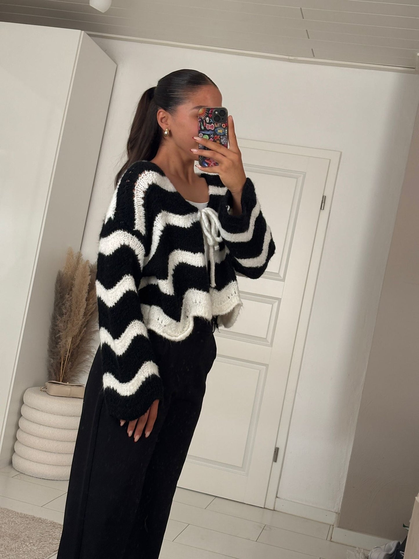 Wave Cardigan schwarz-creme *Beschreibung