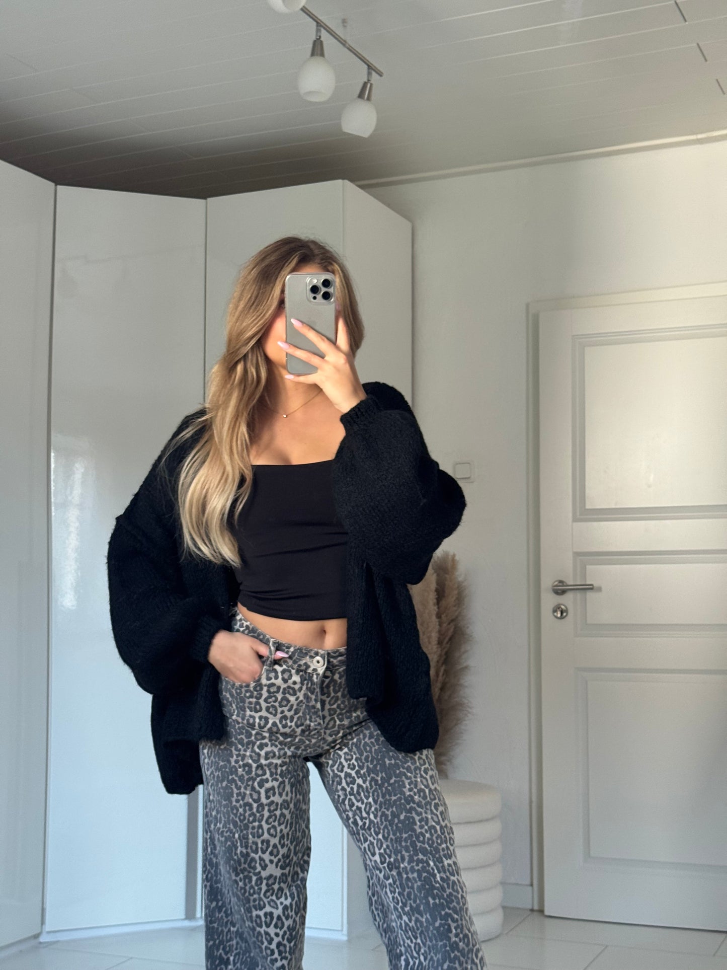 Cozy Simple Strickjacke - Schwarz