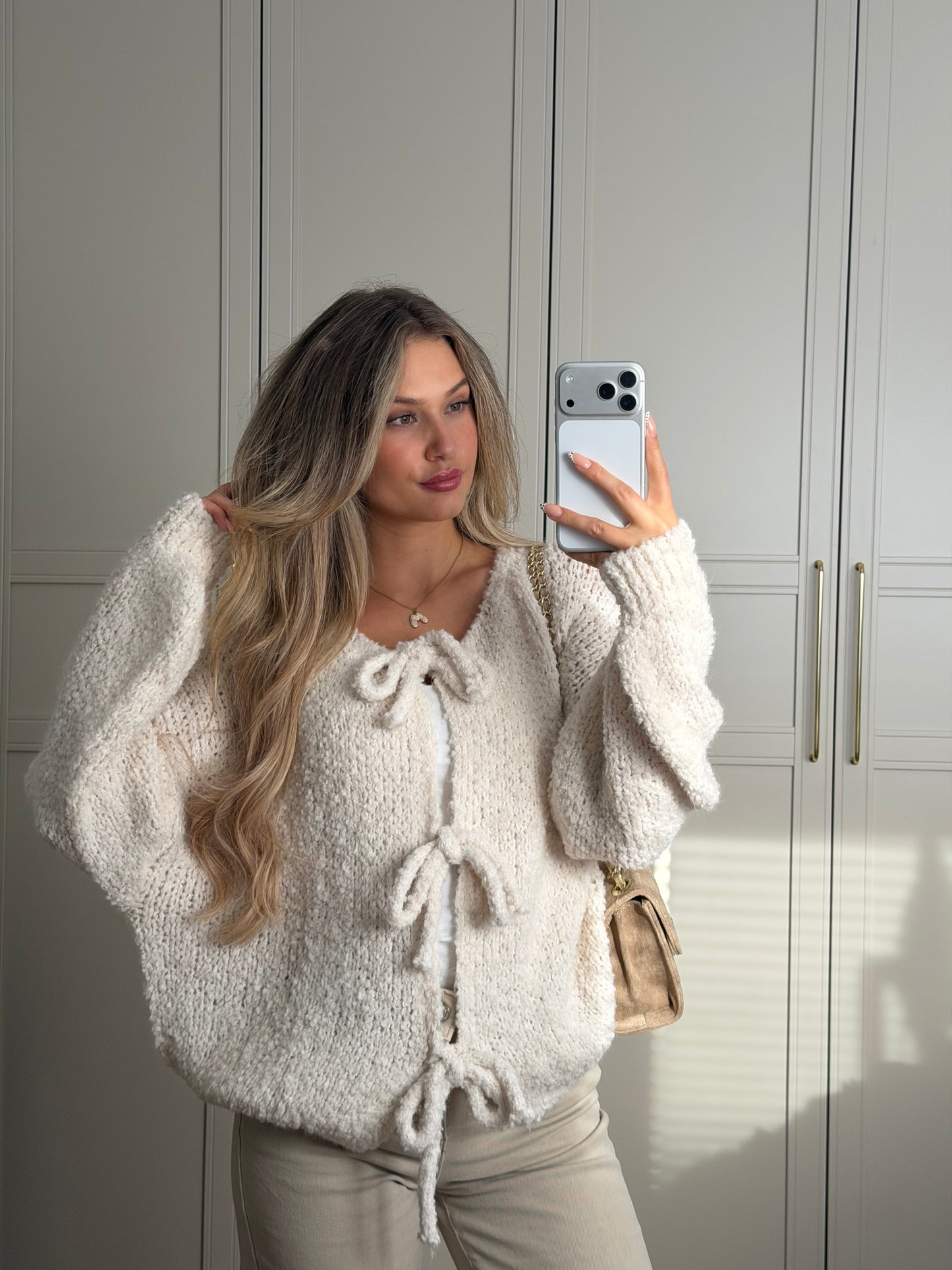 Bloucle Schleifen Strickjacke