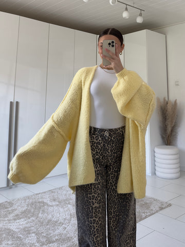 Cozy Simple Strickjacke - Butter yellow
