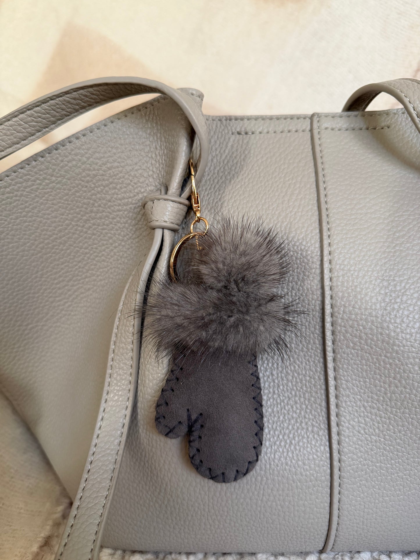 Anhänger Handschuhe