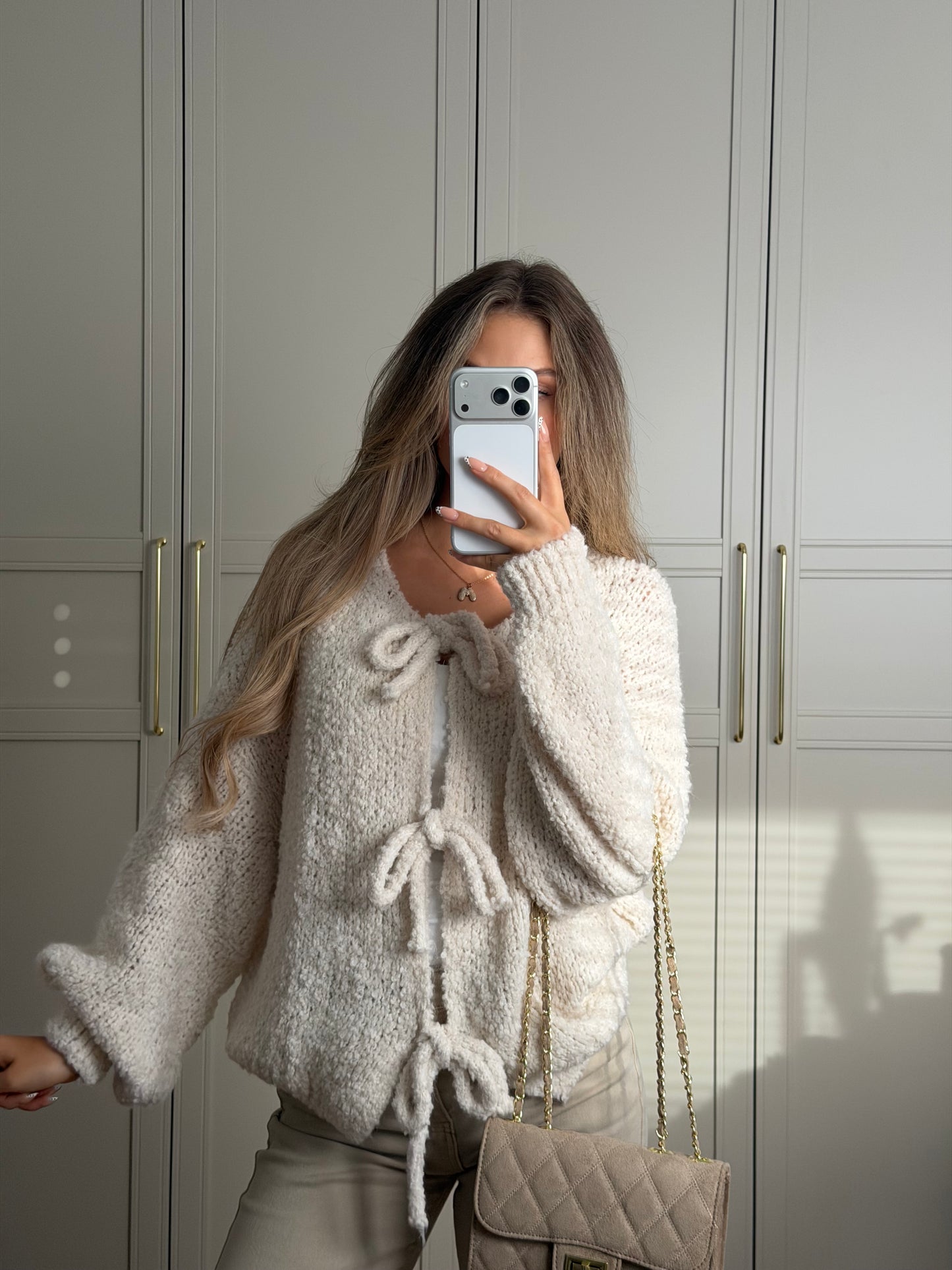 Bloucle Schleifen Strickjacke