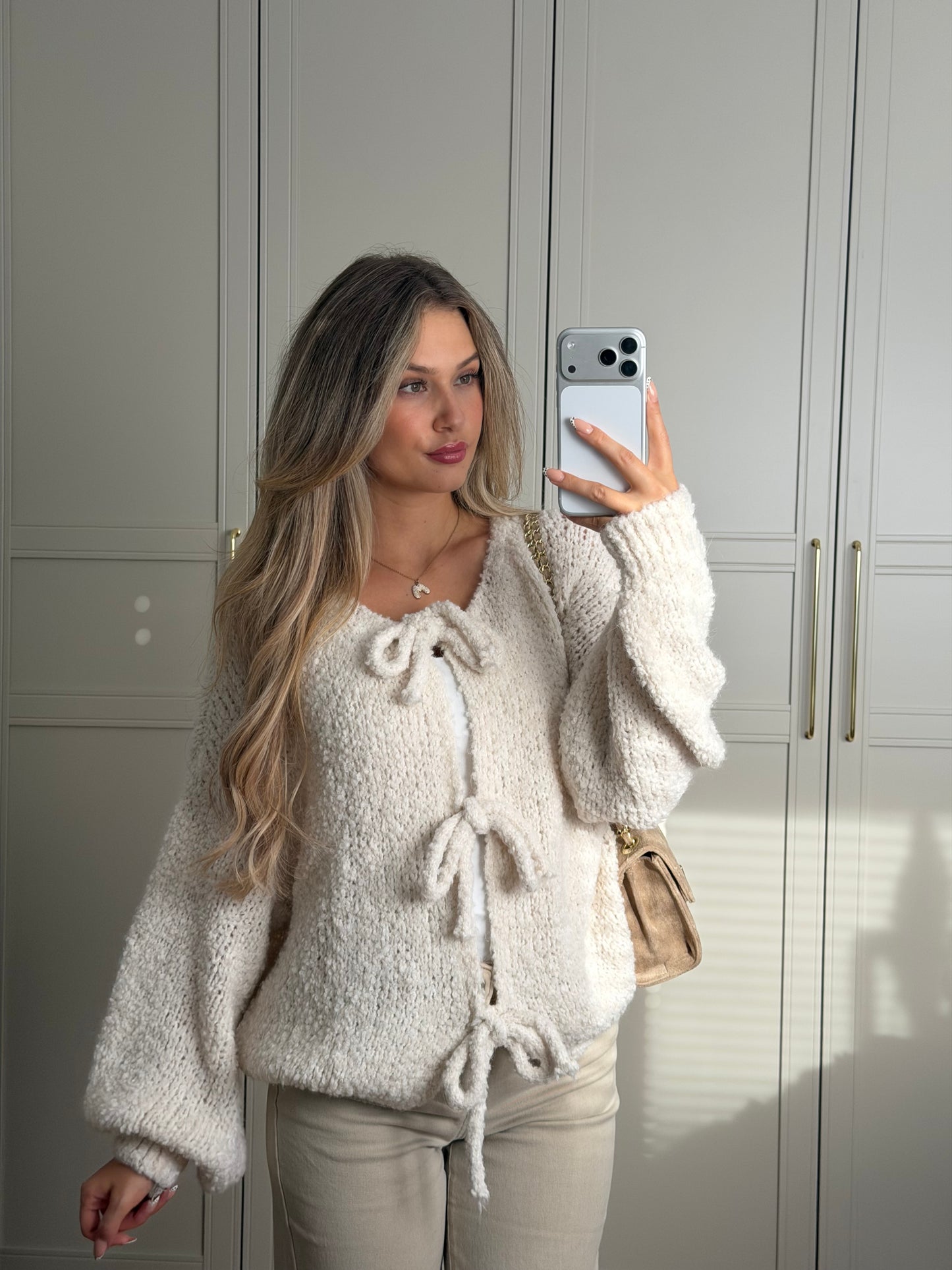 Bloucle Schleifen Strickjacke